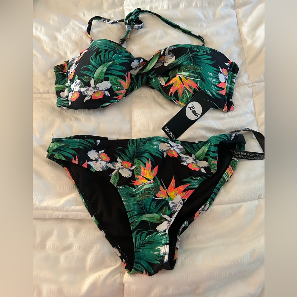 NWT Boohoo bikini!